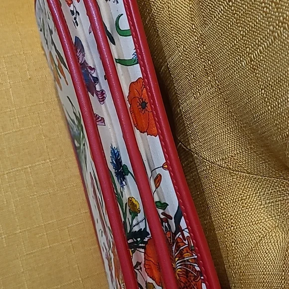 GUCCI*Beautiful* Floral/Red*Very Rare *Vintage Clutch - Picture 7 of 9